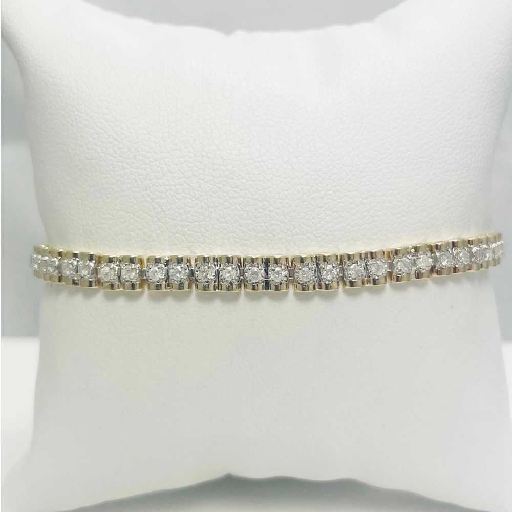 Gorgeous yellow gold diamond bracelet